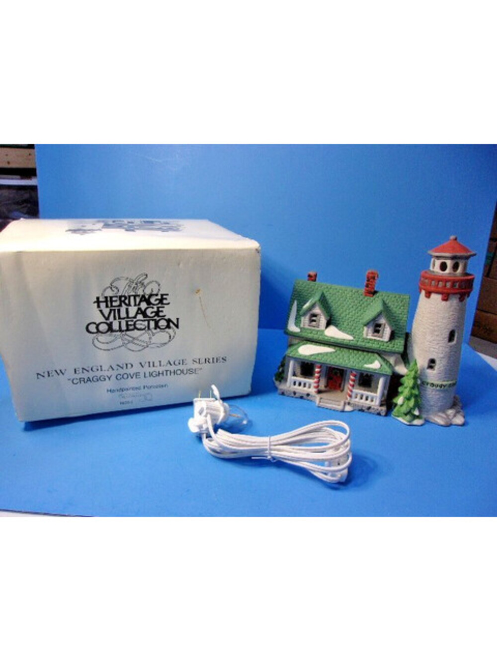 Dept 56 Craggy Cove Lighthouse #5930-7 New England Village Retired w Light & Box